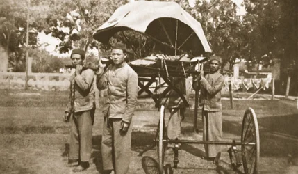 Van het Verre Oosten naar Europese slagvelden: een Rode Kruis partij, uit The Illustrated War News, 21 juni 1916